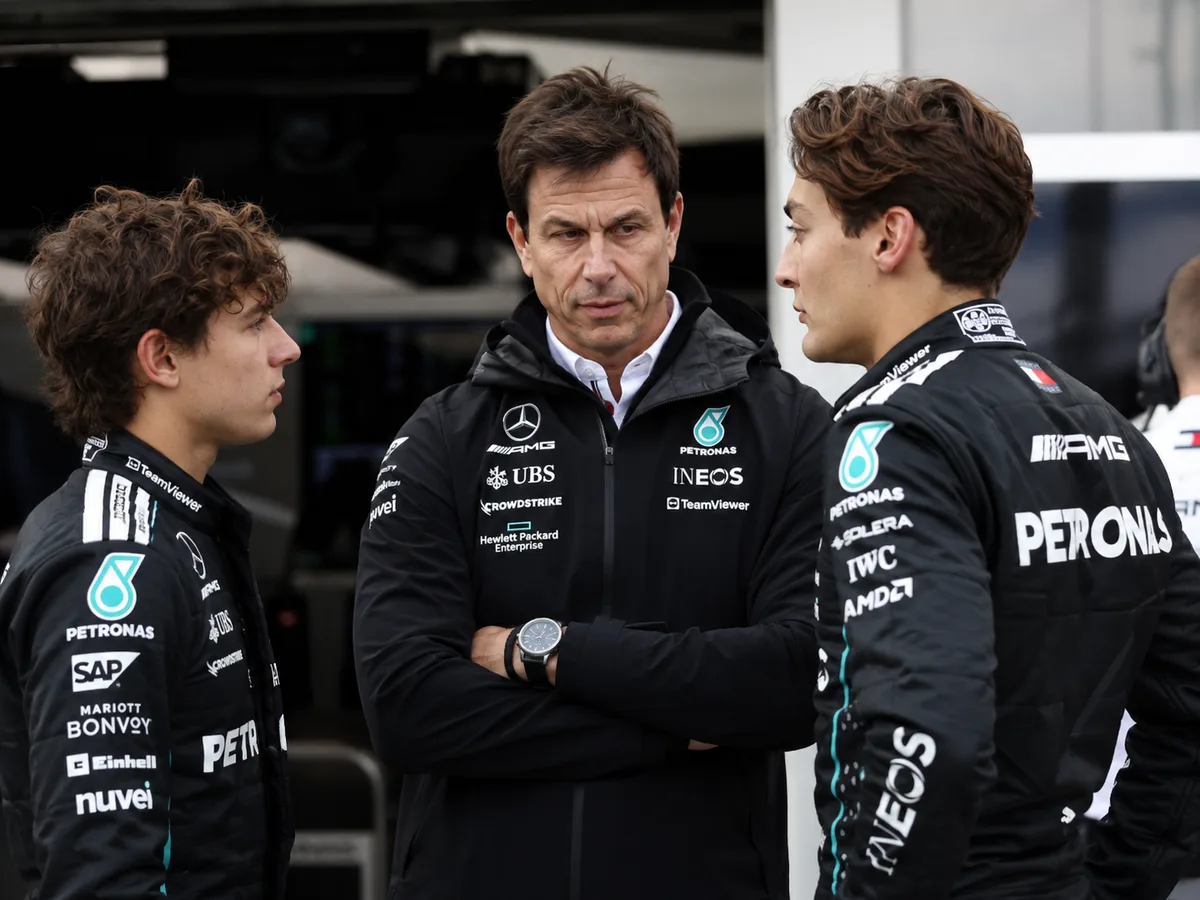 ¿Debería Mercedes intervenir en la lucha entre Russell y Antonelli?